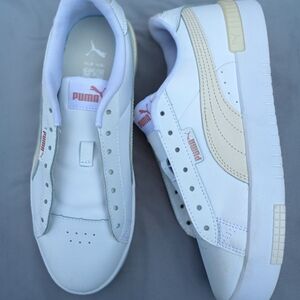 Kid's Puma White and Tan Sneakers Size 5.5